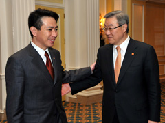 （写真）日韓外相会談