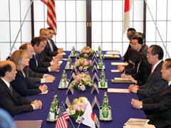 （写真）日米外相会談2