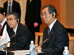 （写真）日中韓外相会議2