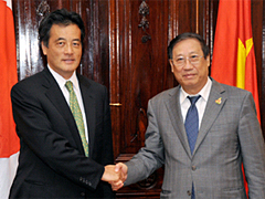 （写真）日越外相会談-1