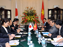 （写真）日越外相会談-2