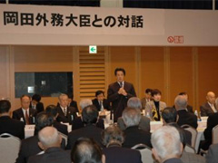 （写真2）根室での元島民・返還運動関係者との対話