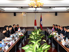 （写真）トンルン副首相兼外相
