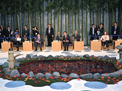 （写真）リトリート会合に臨む菅総理