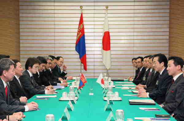 （写真）日・モンゴル首脳会談