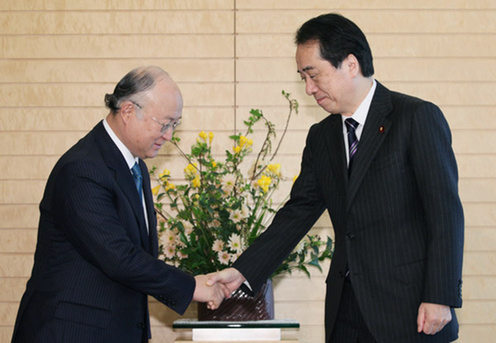 (写真)天野之弥国際原子力機関(IAEA)事務局長の菅総理表敬 1