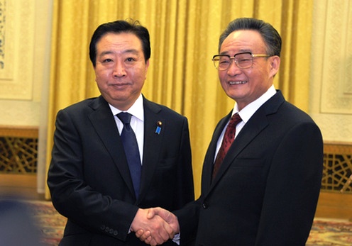 (写真)呉邦国全人代常務委員会委員長と握手する野田総理(写真提供:内閣広報室)