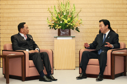 （写真）マレーシアのアブ・ザハル上院議長と会談する野田総理（写真提供：内閣広報室）
