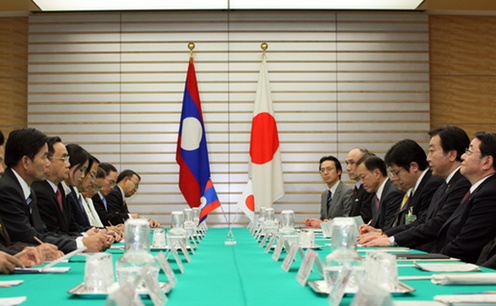 （写真）日・ラオス首脳会談の様子