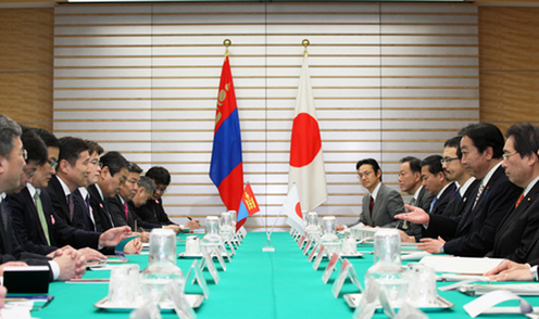 （写真）バトボルド・モンゴル首相と会談する野田総理