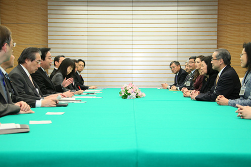 （写真）在米日系人リーダー招聘一行の野田総理大臣表敬-2