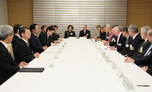 （写真）日英21世紀委員会英側委員の表敬を受ける野田総理