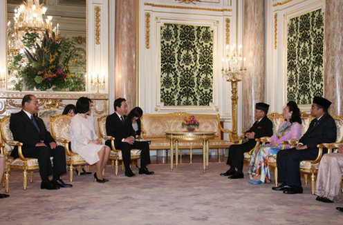 （写真）野田総理夫妻によるマレーシア第14代国王アブドゥル・ハリム・アブドゥル・ハリム・ムアザム・シャー陛下及び同王妃陛下への表敬-2