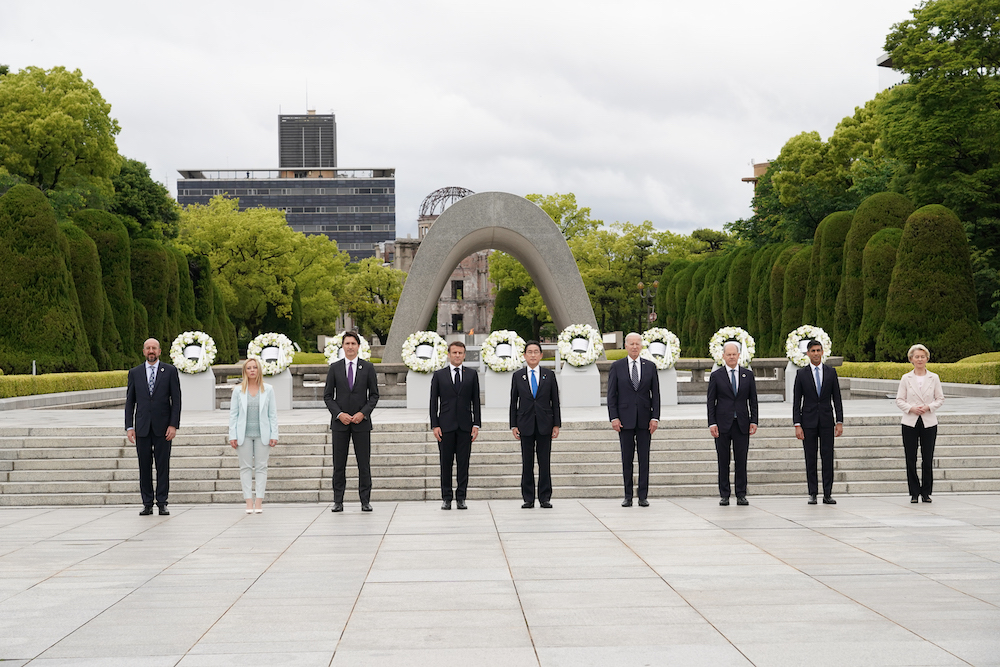 広島平和記念公園でのG7首脳による集合写真