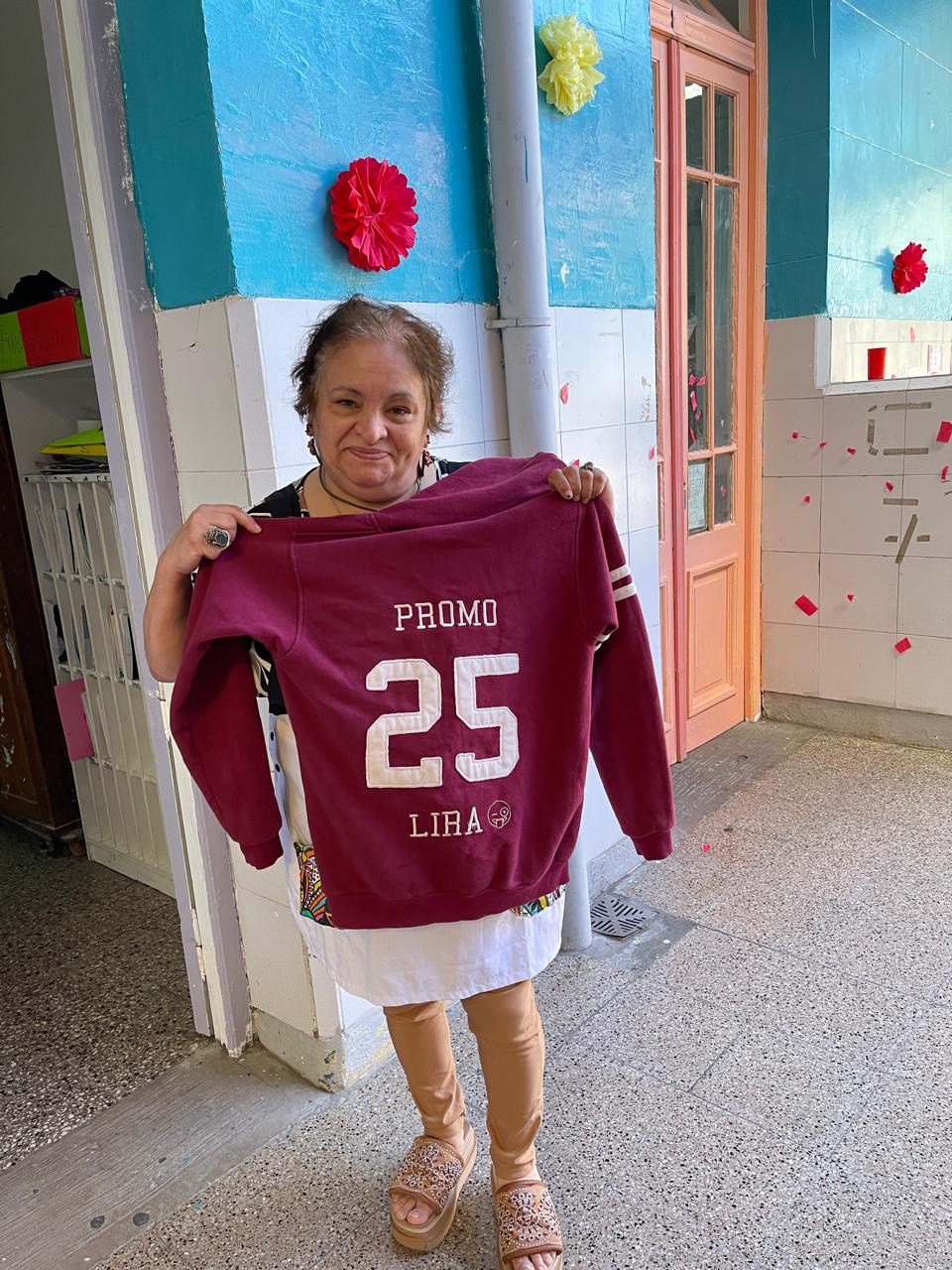 笑顔で写真に映る子供たち