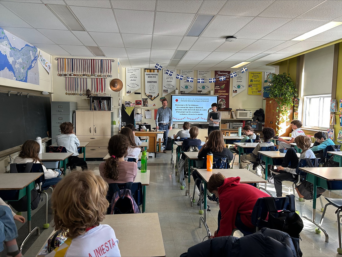 授業を受ける生徒たち