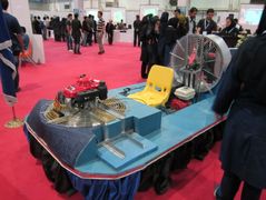 （写真5）ロボカップ2013の様子（製作したデモ機）
