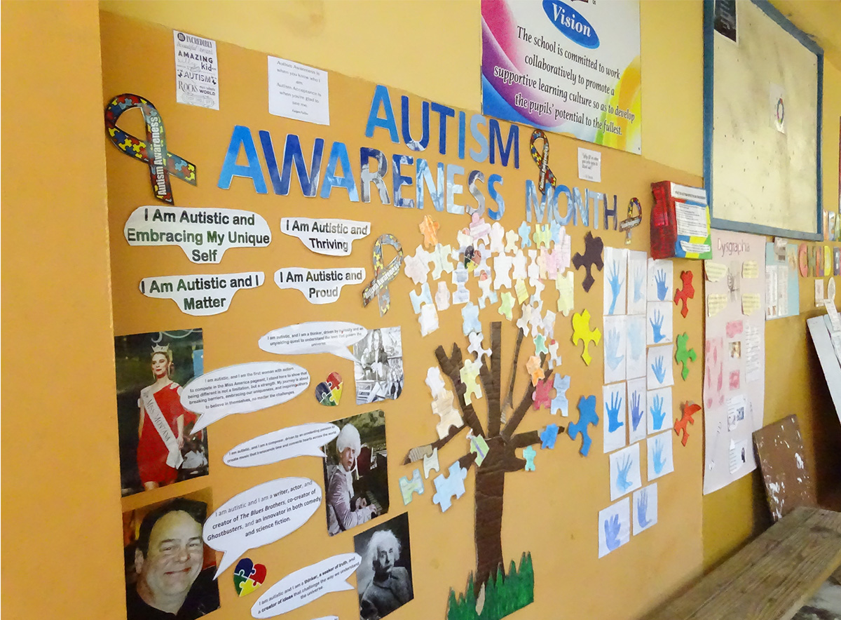 コラージュで説明された展示物