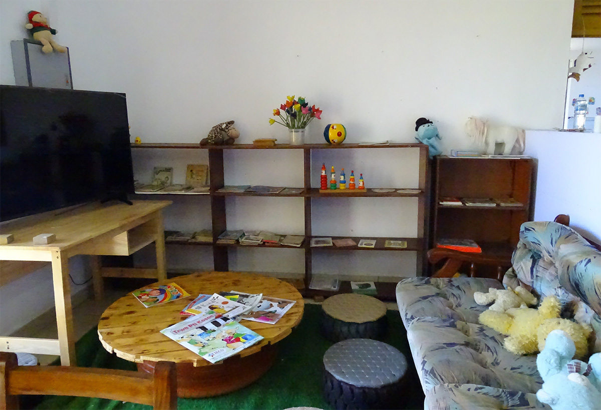 テレビやソファが置かれた部屋