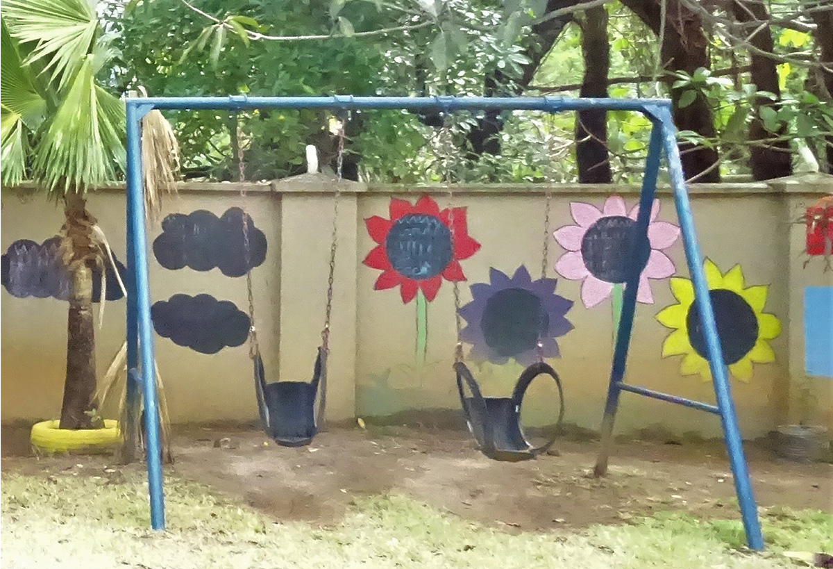 2つ座れる場所があるブランコ