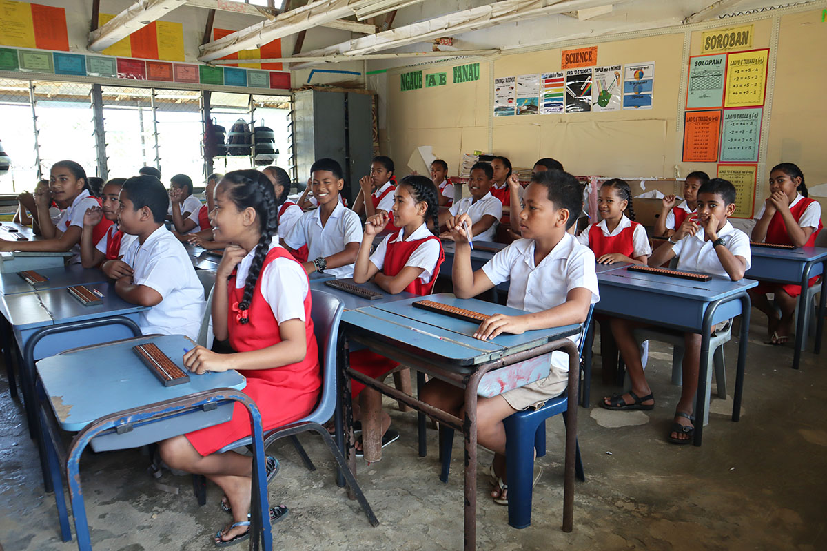 授業を受ける生徒