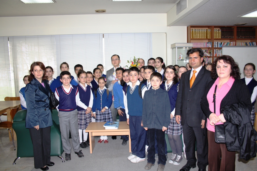 トルコ大使館に訪れた小学生1