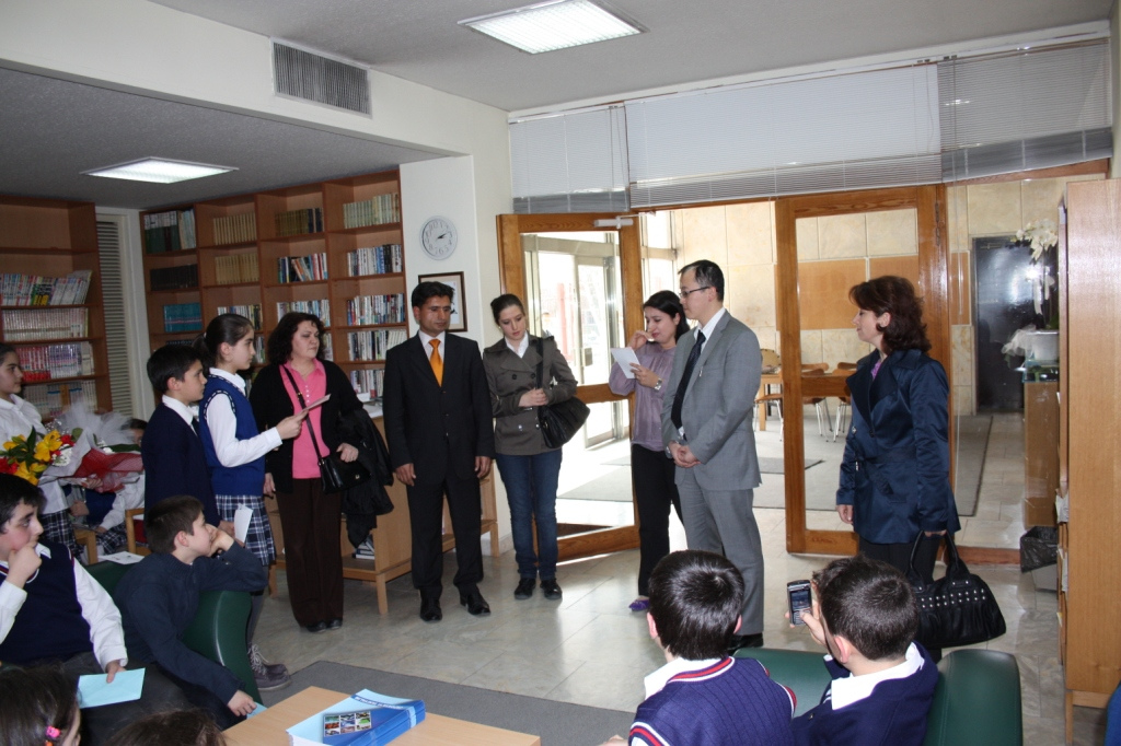 トルコ大使館に訪れた小学生2