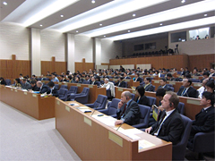 （写真）ICRC共催人道支援シンポジウム「人道スペースへの挑戦」山花外務大臣政務官基調講演-2