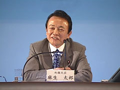 （写真）麻生外務大臣による基調講演の様子