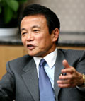 （写真）麻生外務大臣