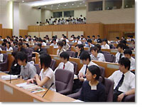 (写真)全体講演