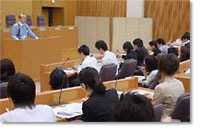 (写真)「国際情勢」についての講演