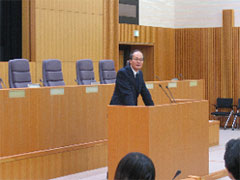 （写真）「国際情勢」についての講演