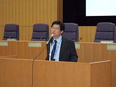 （写真）「国際情勢」についての講演