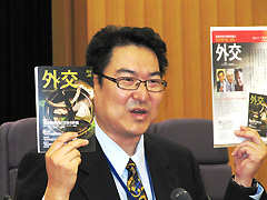（写真）開会挨拶 大臣官房 国内広報課 佐久間研二課長