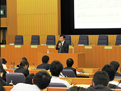 （写真）基調講演「国際情勢について」1