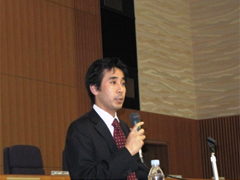 （写真）基調講演「国際情勢について」1