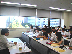 （写真）「経済外交」（経済局　国際貿易課　時田裕士課長補佐）