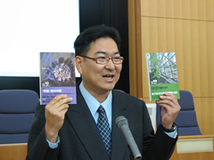（写真）開会挨拶 大臣官房 国内広報課 佐久間研二課長