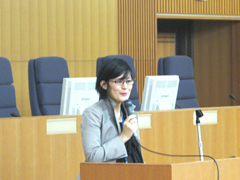 （写真）「省員による体験談」（広報文化交流部人物交流室　石田春菜事務官）