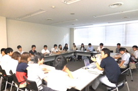 （写真）「日本のODA政策」（国際協力局　政策課　柿原基男課長補佐）