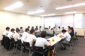 （写真）「中東外交」（中東アフリカ局　中東第二課　松木輔事務官））