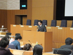 （写真）全体講演-1