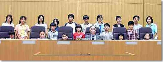 山口外務政務官と記念撮影