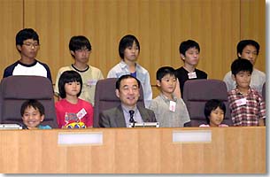 山口外務政務官と記念撮影