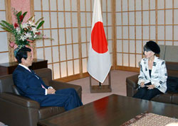(写真)黒柳徹子国連児童基金(ユニセフ)親善大使による麻生外務大臣表敬訪問
