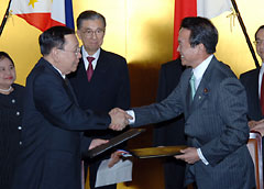(写真)技術協力に関する日本国政府とフィリピン共和国政府との間の協定の署名について