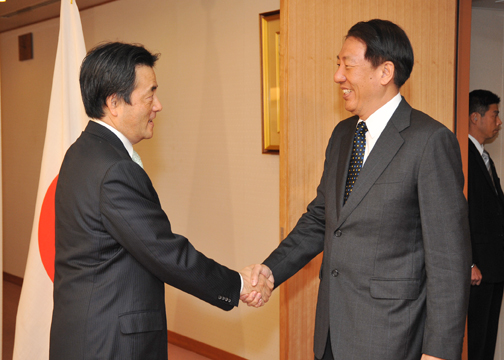 (写真)テオ・チーヒン副首相兼国防大臣の岡田大臣との会談