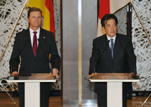 (写真)日独外相会談