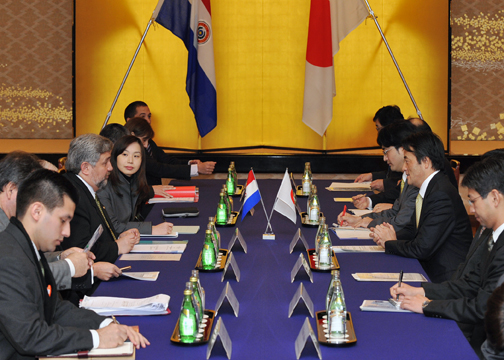 (写真)日・パラグアイ外相会談